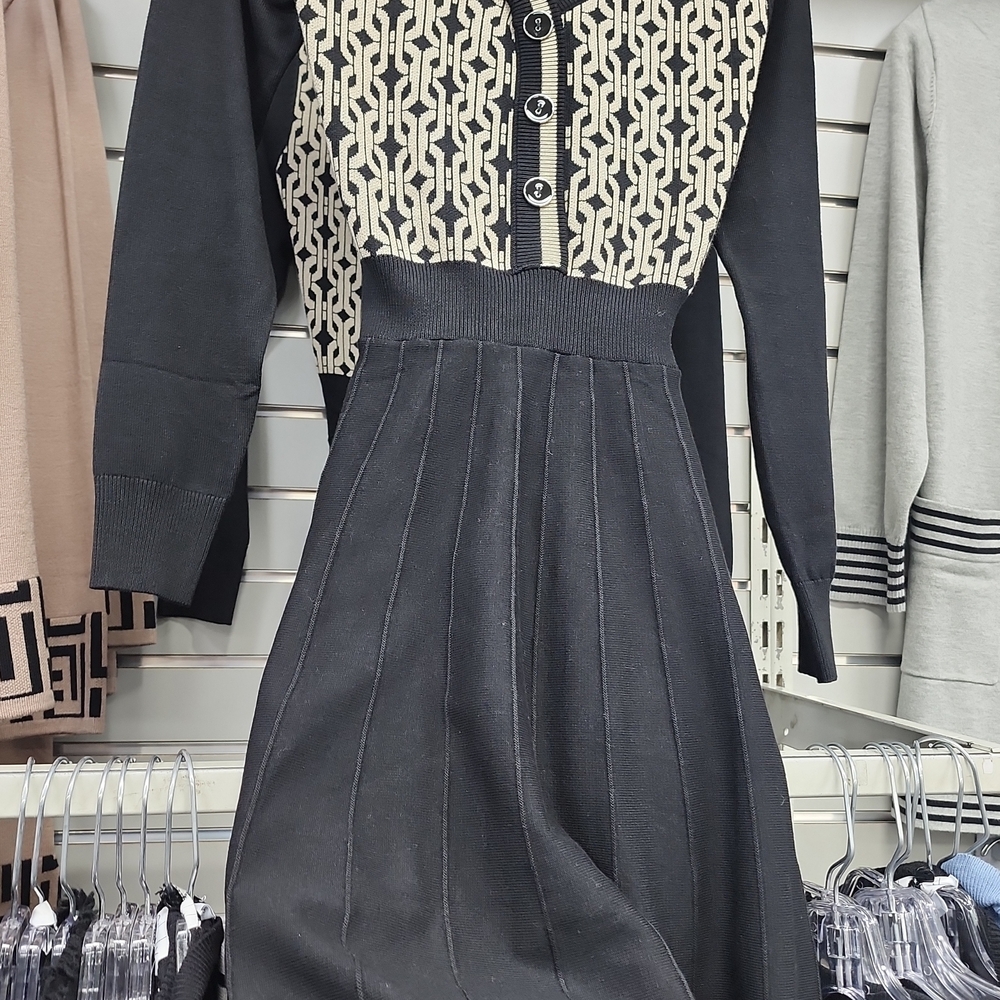 Chic Black and Cream Long Sleeve Dress